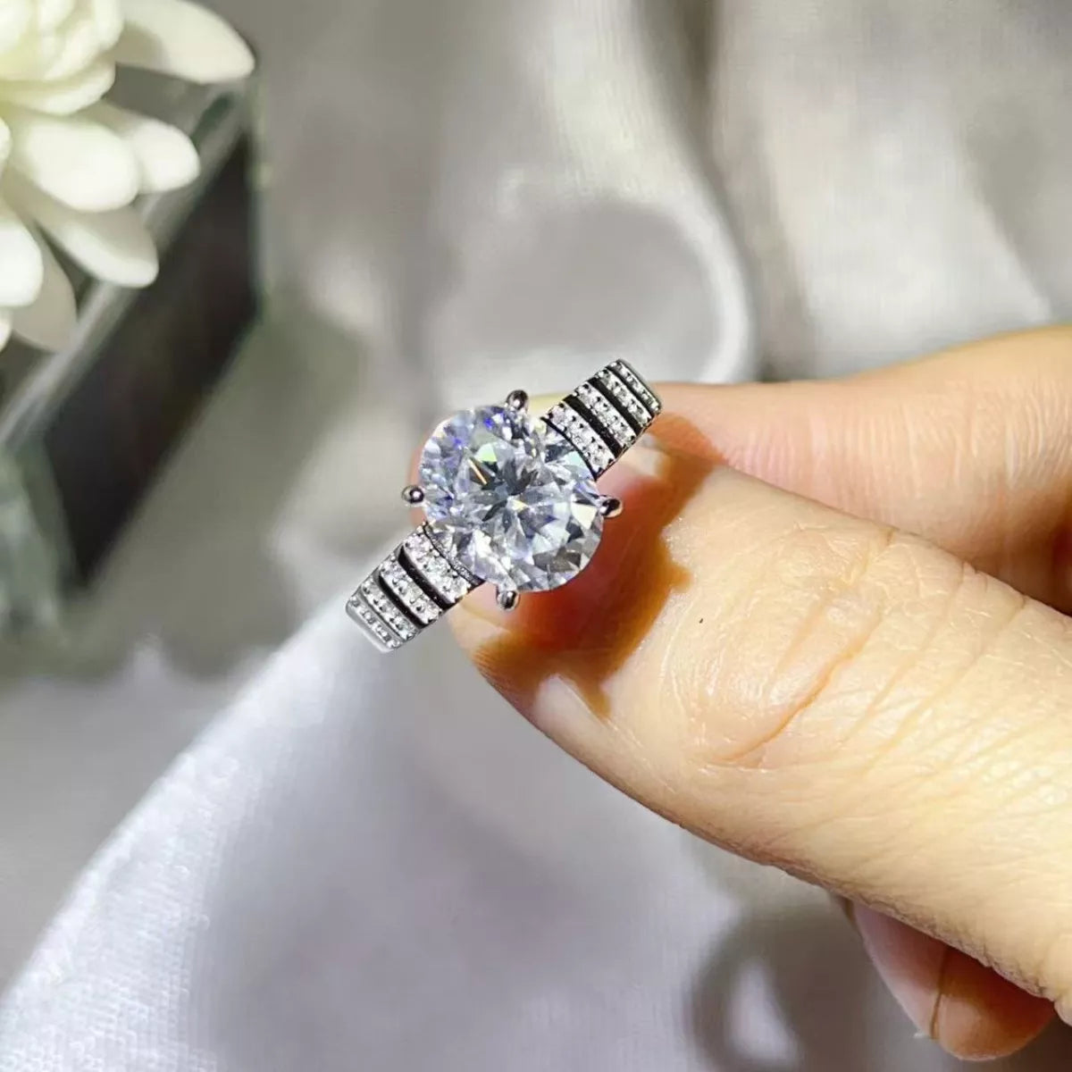 3 Carat Moissanite Oval 925 Sterling Silver Ring – image 3 | Lilixa Trending Jewelry