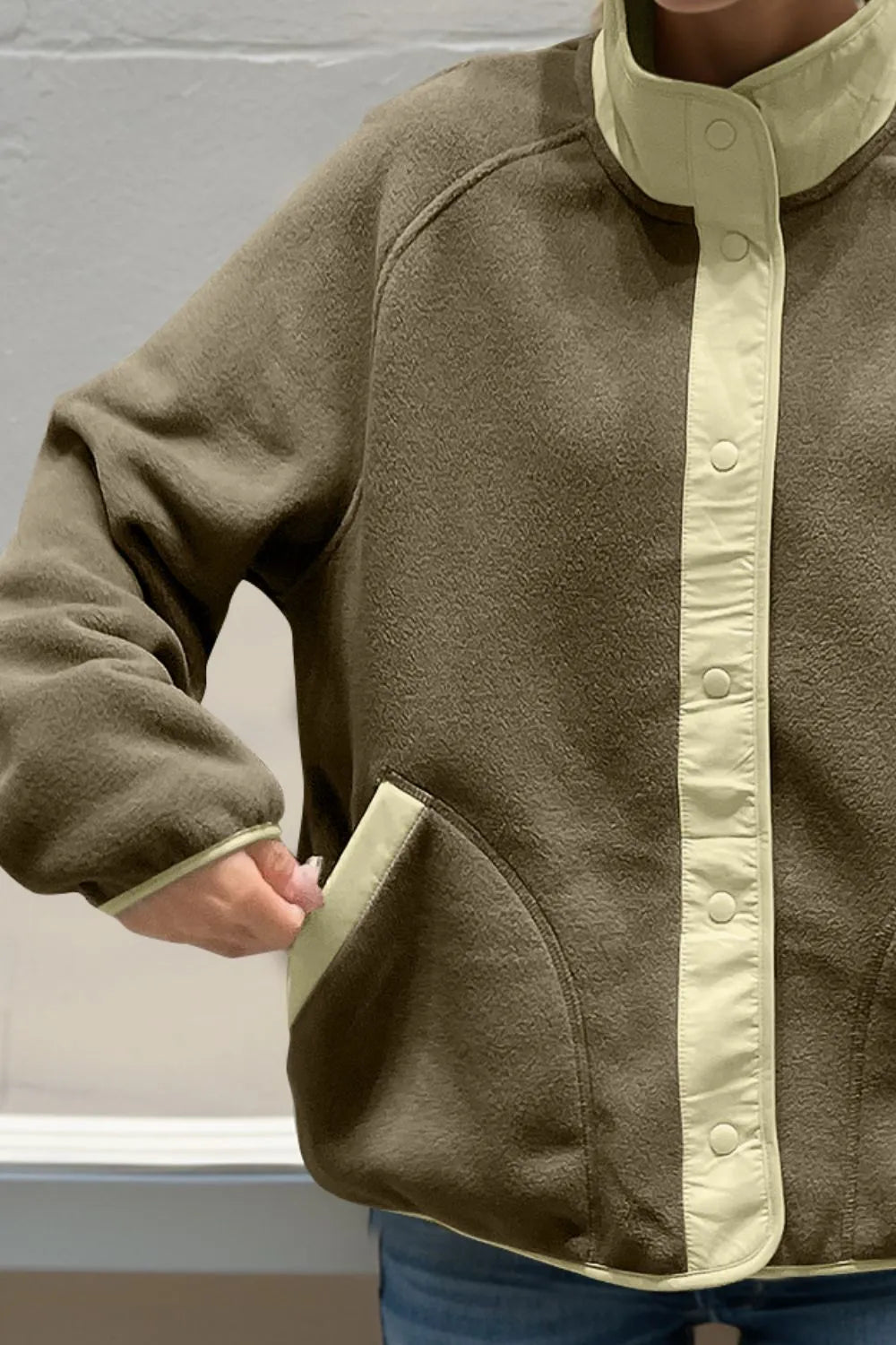 Snap Down Contrast Fleece Jacket for Women with Pockets