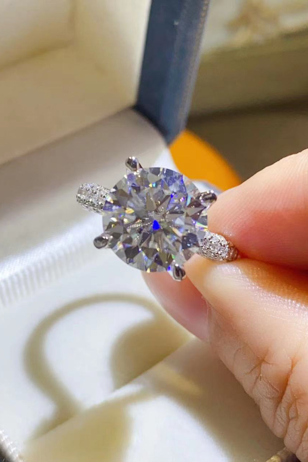 5 Carat Moissanite 925 Sterling Silver Ring – image 2 | Lilixa Trending Jewelry