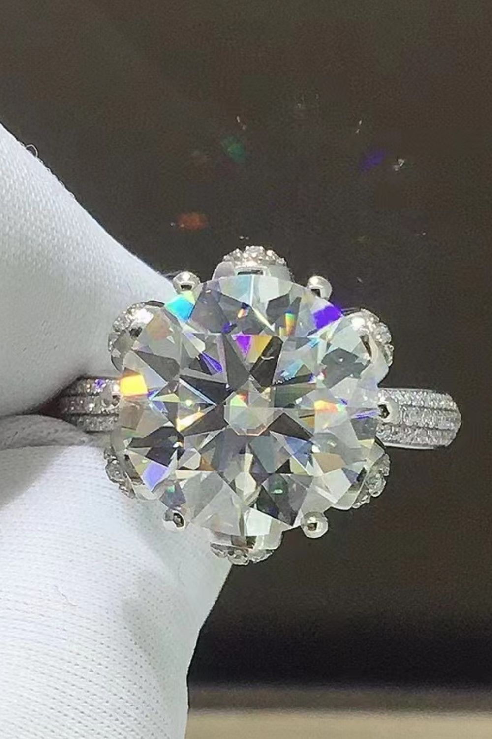 5 Carat Moissanite Side Stone Ring – image 4 | Lilixa Trending Jewelry