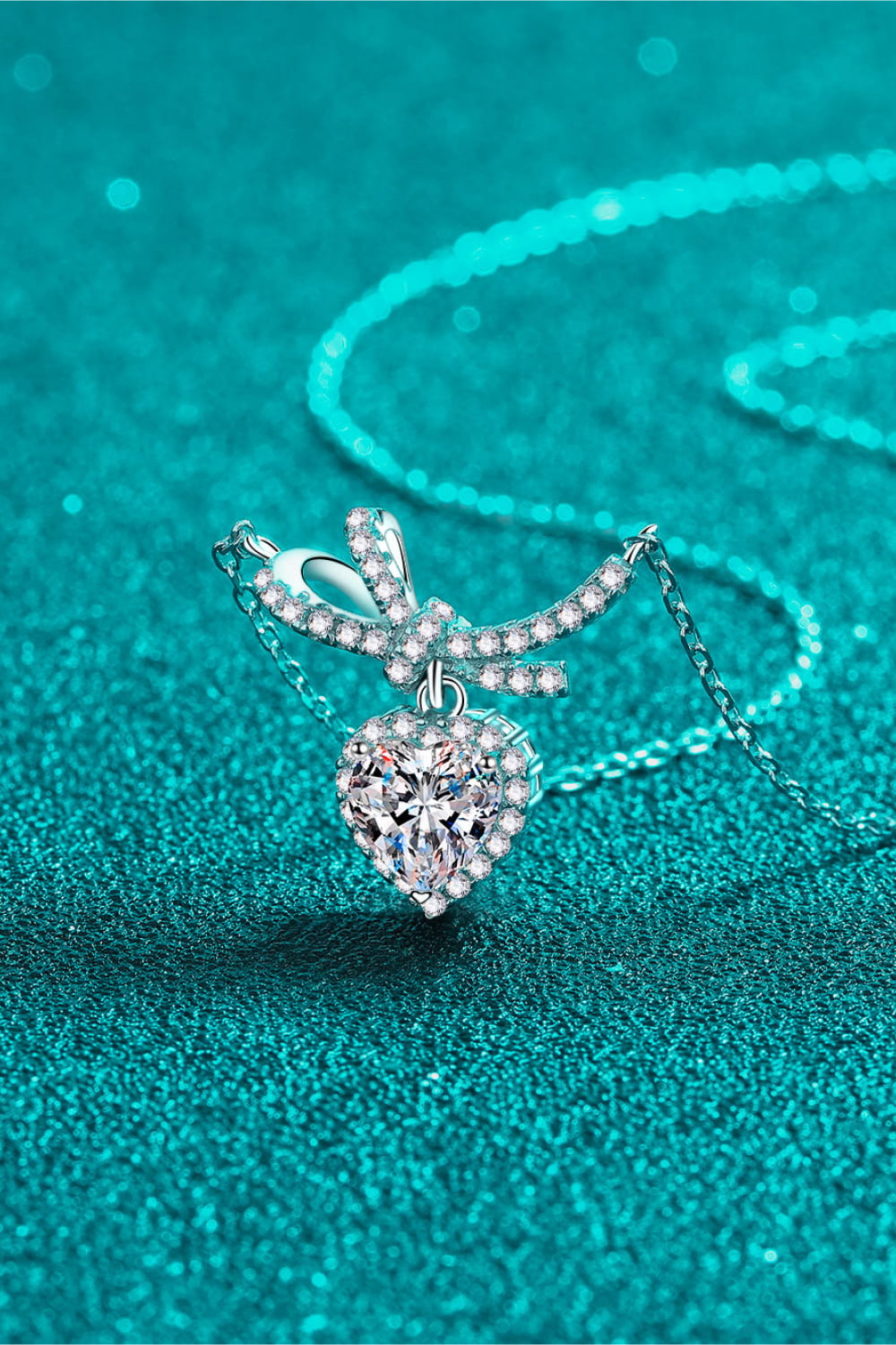 1 Carat Moissanite Heart Pendant Necklace – image 2 | Lilixa Trending Jewelry
