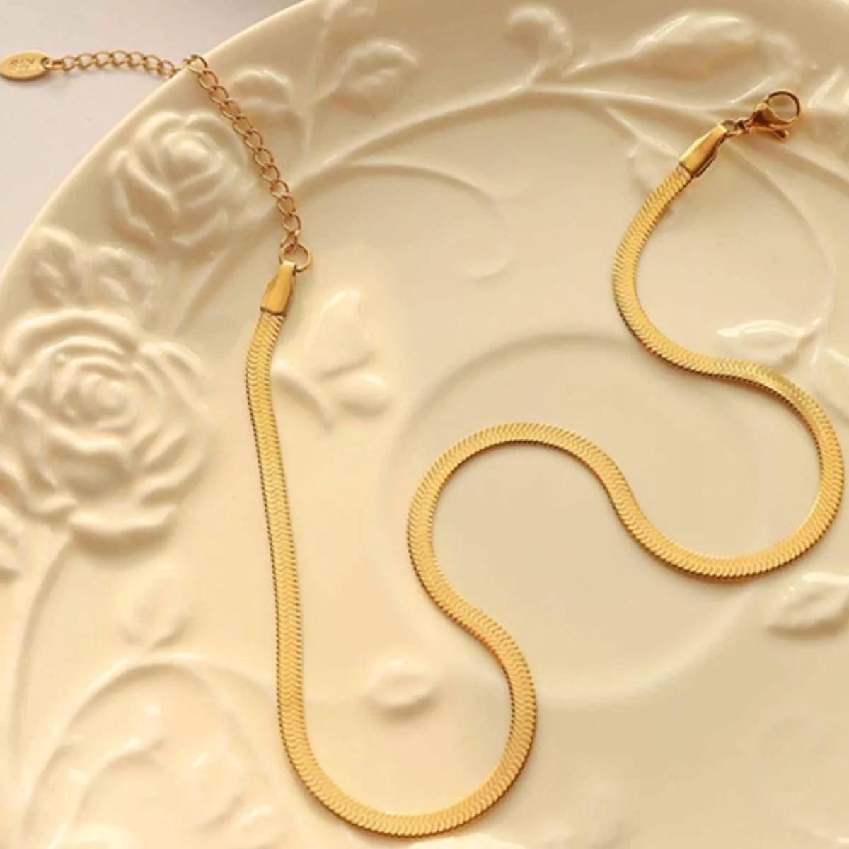 18K Gold-Plated Titanium Steel Necklace – image 5 | Lilixa Trending Jewelry
