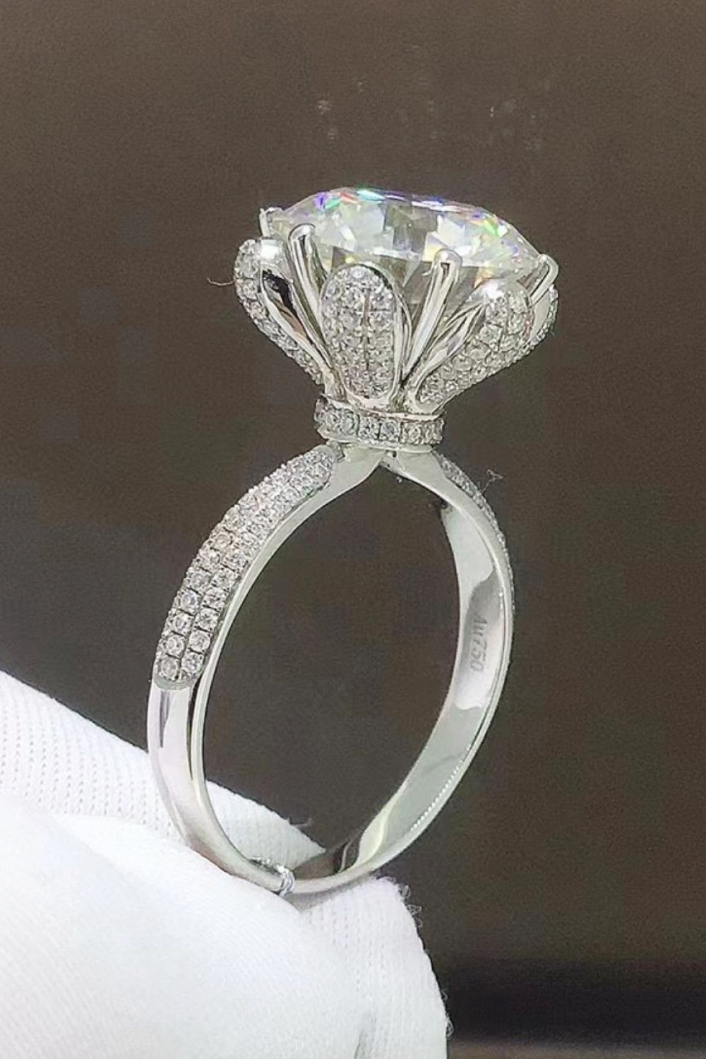 5 Carat Moissanite Side Stone Ring – image 2 | Lilixa Trending Jewelry