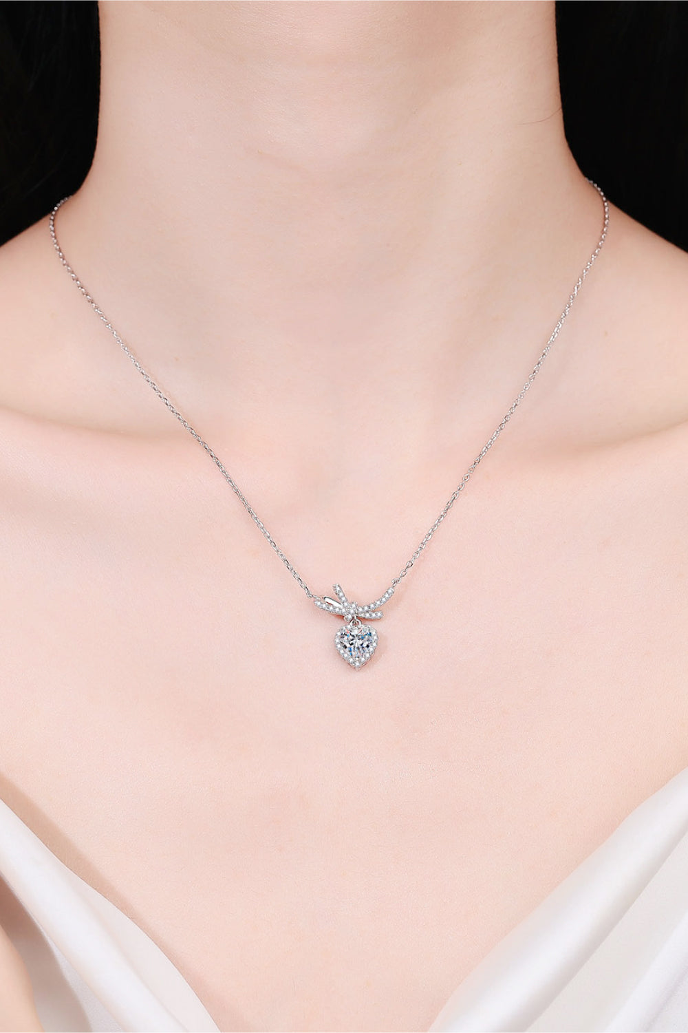 1 Carat Moissanite Heart Pendant Necklace – image 5 | Lilixa Trending Jewelry