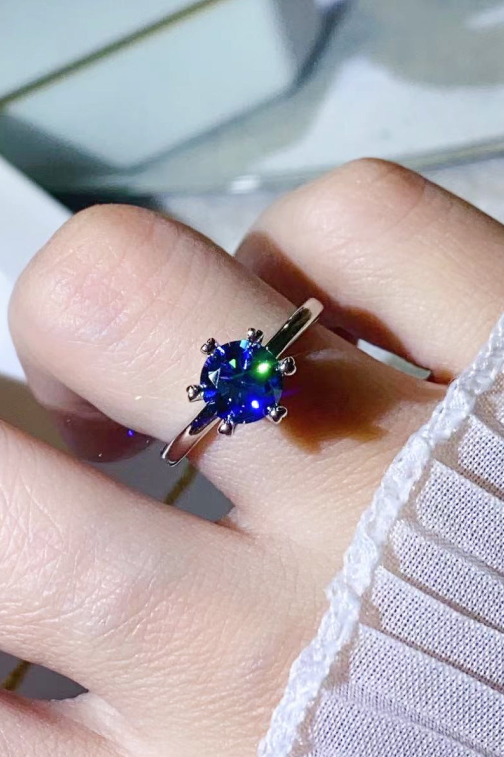 1 Carat Moissanite 6-Prong Solitaire Ring – image 3 | Lilixa Trending Jewelry