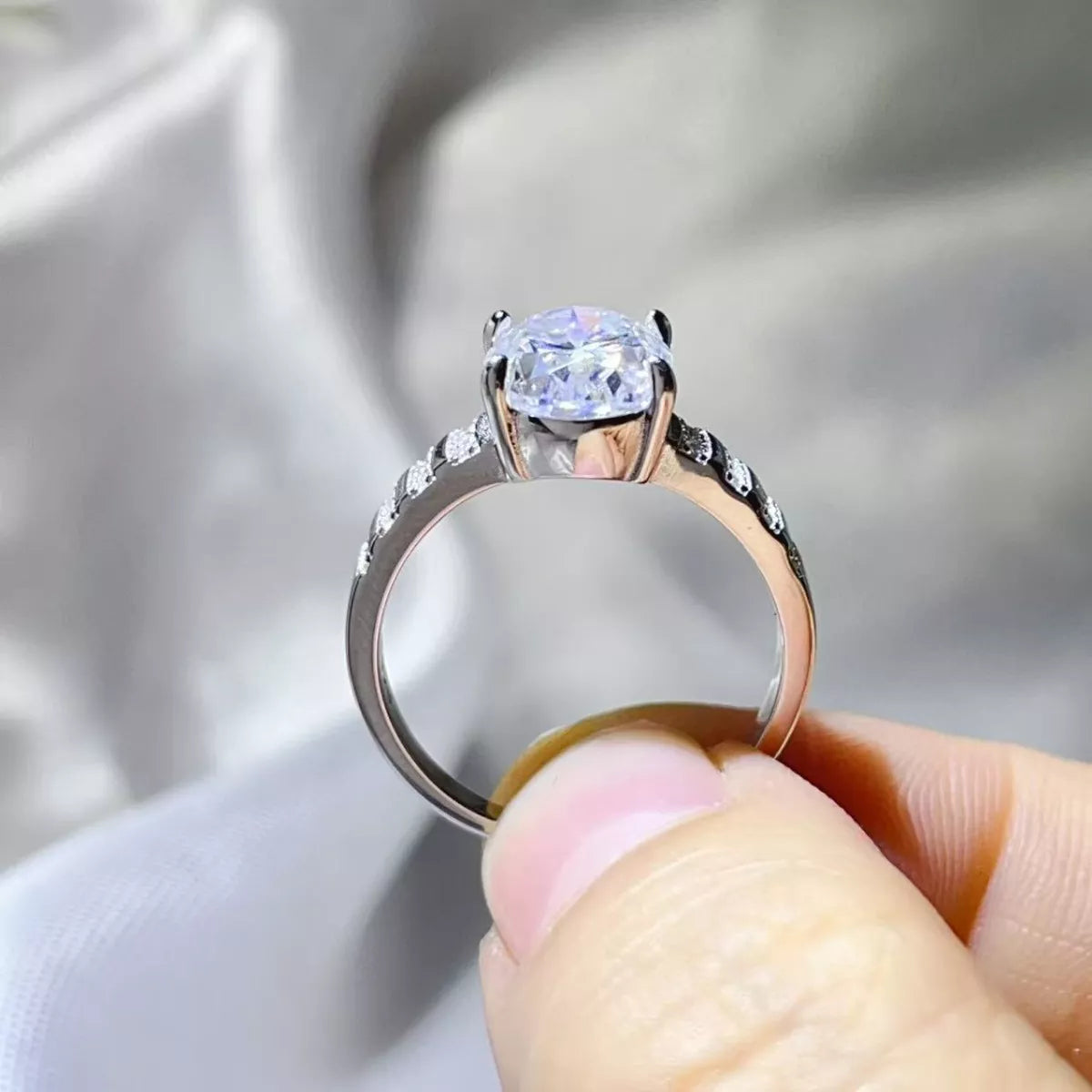 3 Carat Moissanite Oval 925 Sterling Silver Ring – image 2 | Lilixa Trending Jewelry