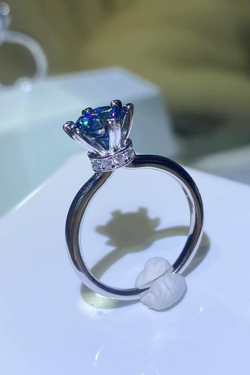 1 Carat Moissanite 6-Prong Solitaire Ring – image 2 | Lilixa Trending Jewelry